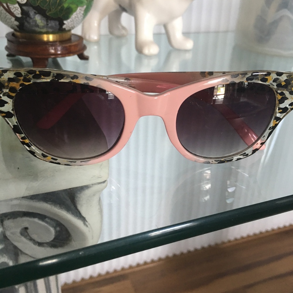 Vintage Leopard 🐆 Print Sunglasses 🕶 in Pink